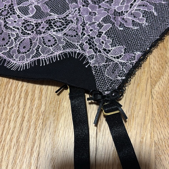Ashley Graham (AG) Black and Pink Garter Belt Elegant Lace Women's Intimate - Picture 2 of 5